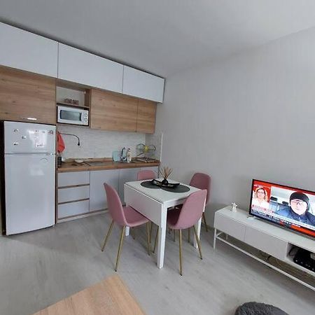 City Center Chic, Urban Apartment Skopje Exterior photo
