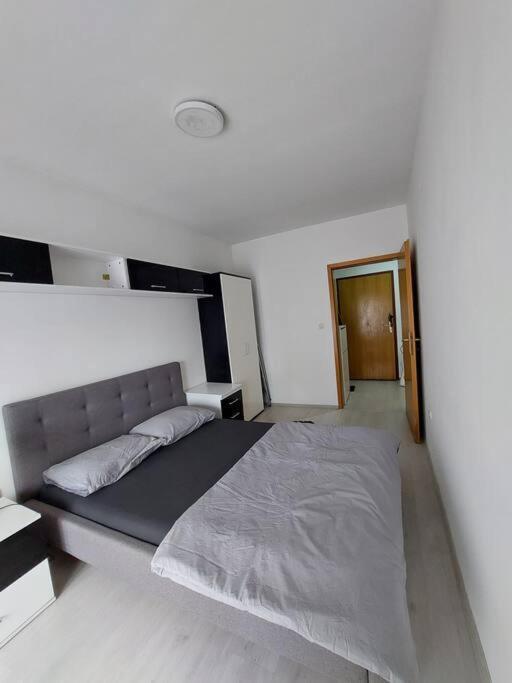 City Center Chic, Urban Apartment Skopje Exterior photo